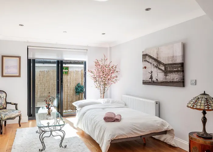 Exceptional 2 Bed Boutique Home In Mill Hill