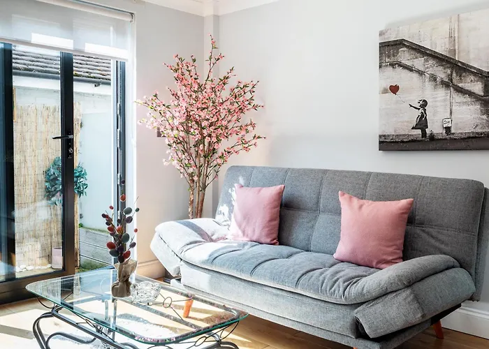 Exceptional 2 Bed Boutique Home In Mill Hill